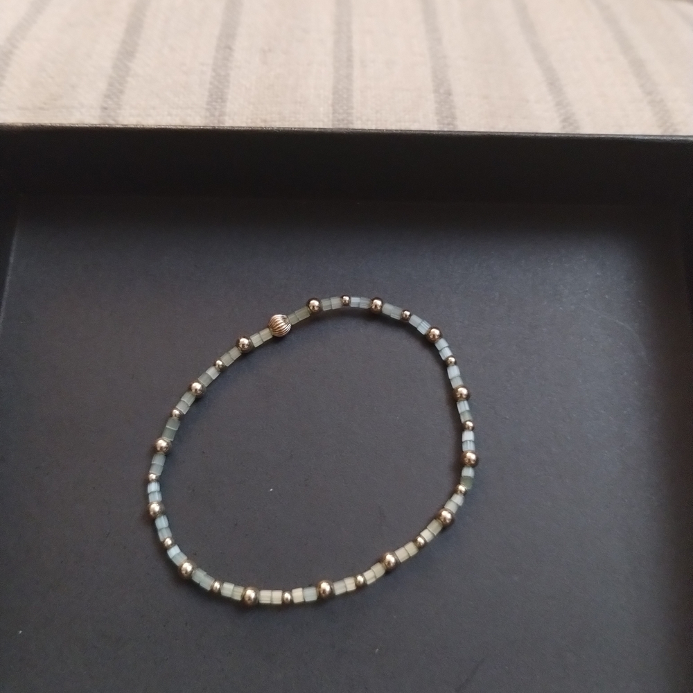 Elegant Beaded Bracelet in Blue and Gold